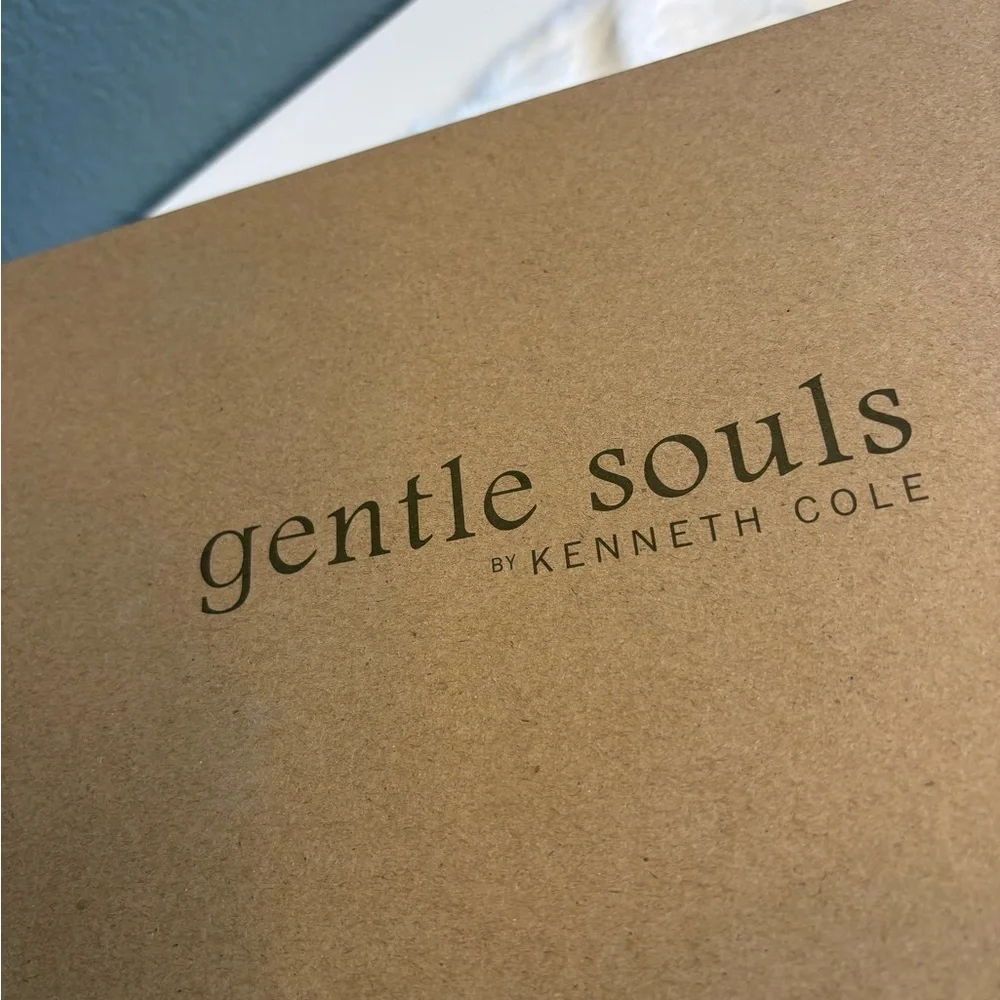 Gentle Souls by Kenneth Cole Giulia 2 Band Wedge Sandal Mushroom Size 6 NIB